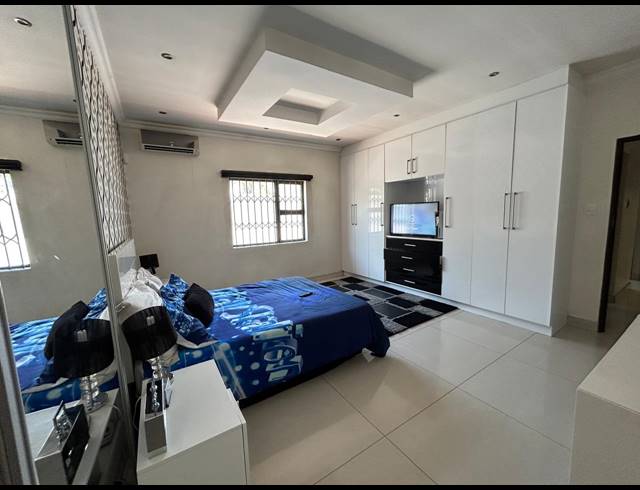 4 BEDROOM HOUSE FOR SALE IN OOS EINDE